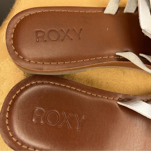 ROXY SIZE 6 SILVER TAN BROWN SANDALS BEACH VACATION SLIP IN STYLE - Picture 9 of 10